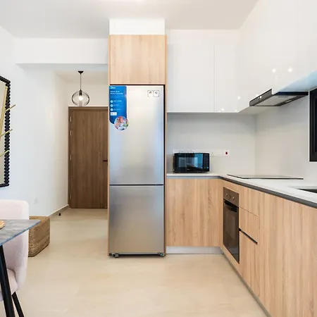 Jas Living - Chic Apts & Balconies In * Lárnaca