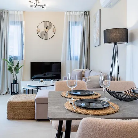 アパート Jas Living - Chic Apts & Balconies In ラルナカ