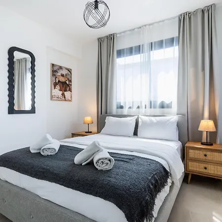 Jas Living - Chic Apts & Balconies In *