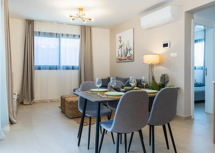 Jas Living - Chic Apts & Balconies In ラルナカ