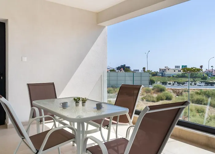 Jas Living - Chic Apts & Balconies In ラルナカ