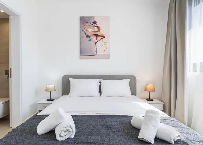 Jas Living - Chic Apts & Balconies In アパート ラルナカ