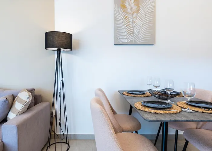 Jas Living - Chic Apts & Balconies In ラルナカ