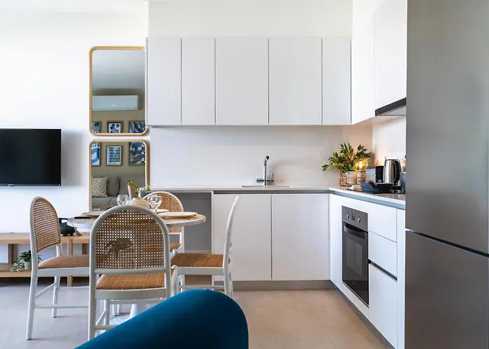 Jas Living - Chic Apts & Balconies In * ラルナカ