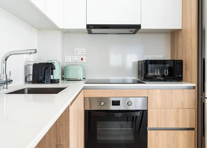 Jas Living - Chic Apts & Balconies In アパート ラルナカ