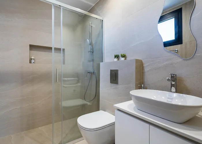 Jas Living - Chic Apts & Balconies In アパート ラルナカ