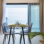 アパート Jas Living - Chic Apts & Balconies In *