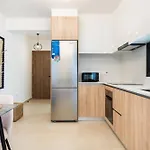 Jas Living - Chic Apts & Balconies In * ラルナカ