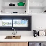 Jas Living - Chic Apts & Balconies In * ラルナカ