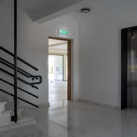 דירה Jas Living - Chic Apts & Balconies In לרנקה