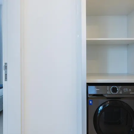 شقة Jas Living - Chic Apts & Balconies In