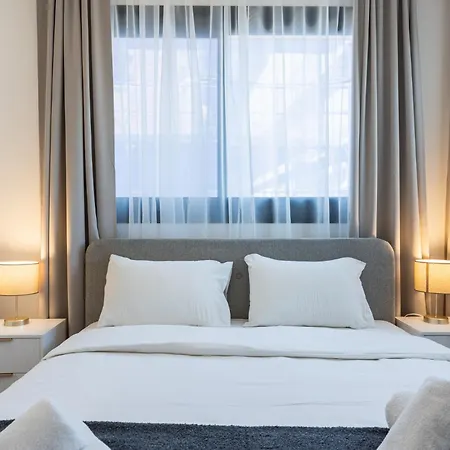 Jas Living - Chic Apts & Balconies In لارنكا