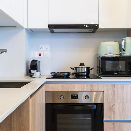 Jas Living - Chic Apts & Balconies In شقة