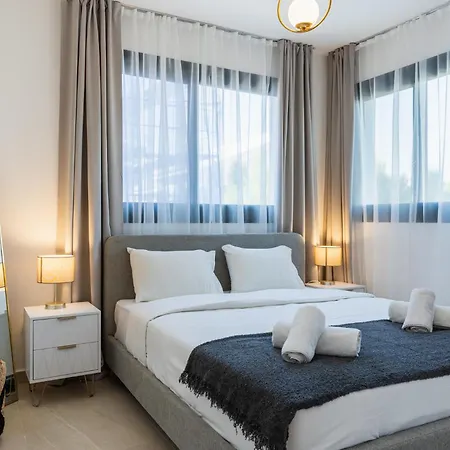 Jas Living - Chic Apts & Balconies In * לרנקה