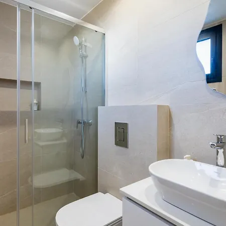 شقة Jas Living - Chic Apts & Balconies In لارنكا