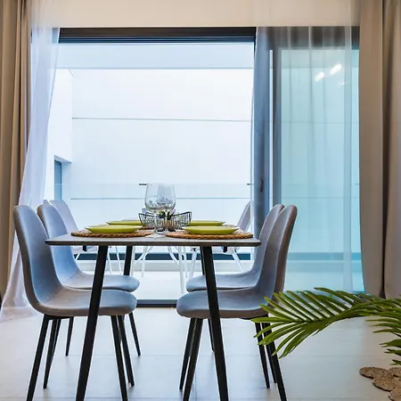 شقة Jas Living - Chic Apts & Balconies In *