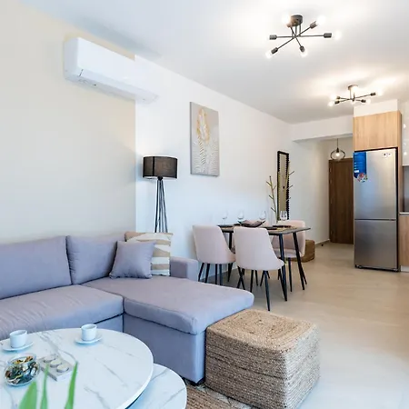 Jas Living - Chic Apts & Balconies In شقة لارنكا