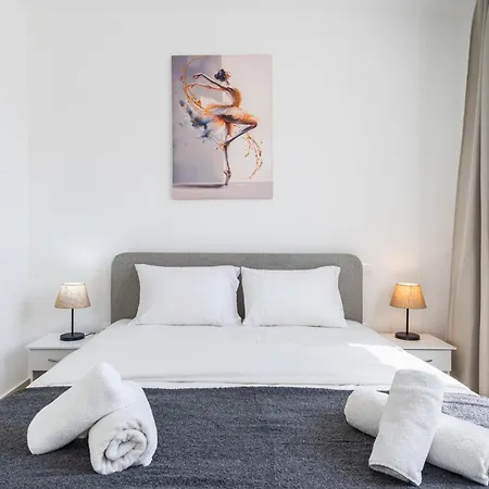 Jas Living - Chic Apts & Balconies In شقة لارنكا