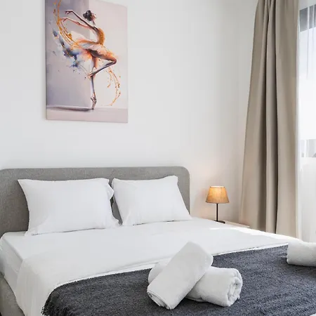 Jas Living - Chic Apts & Balconies In شقة