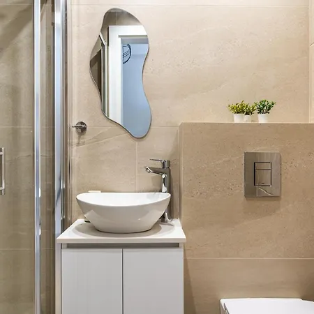 Jas Living - Chic Apts & Balconies In شقة لارنكا