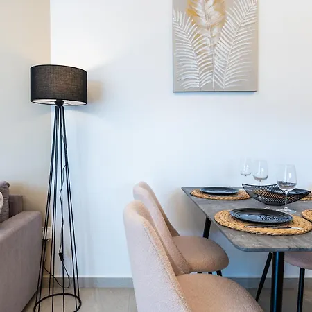 Jas Living - Chic Apts & Balconies In 拉纳卡