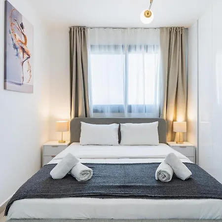 公寓 Jas Living - Chic Apts & Balconies In 拉纳卡