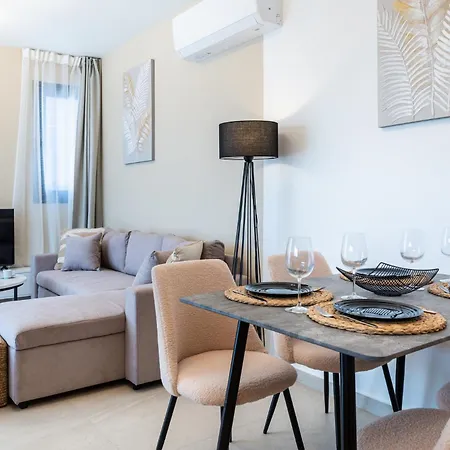Jas Living - Chic Apts & Balconies In شقة *