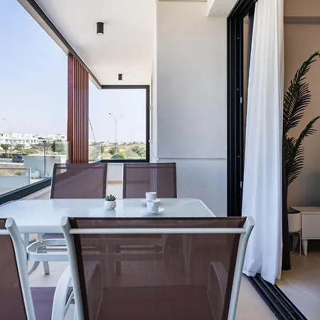 דירה Jas Living - Chic Apts & Balconies In לרנקה