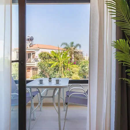 Jas Living - Chic Apts & Balconies In * 拉纳卡