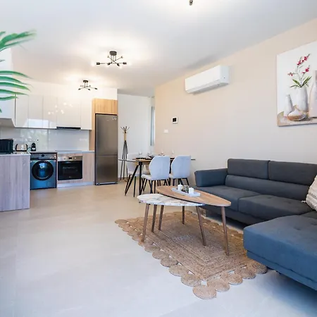 شقة Jas Living - Chic Apts & Balconies In لارنكا