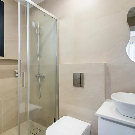 דירה Jas Living - Chic Apts & Balconies In לרנקה