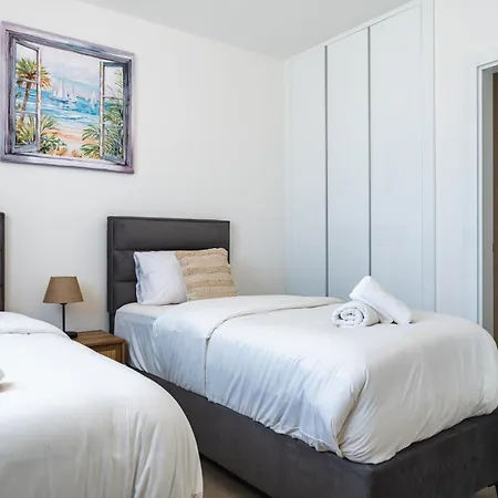 Jas Living - Chic Apts & Balconies In شقة لارنكا
