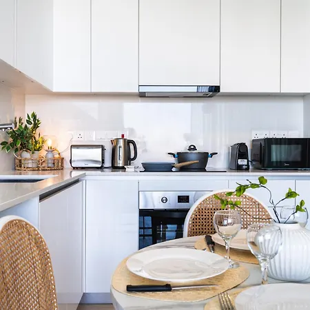 דירה Jas Living - Chic Apts & Balconies In לרנקה