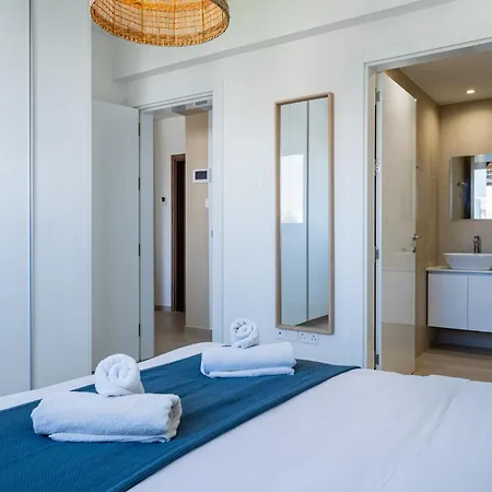 Jas Living - Chic Apts & Balconies In لارنكا