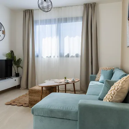 Jas Living - Chic Apts & Balconies In * لارنكا