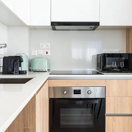 Jas Living - Chic Apts & Balconies In شقة لارنكا