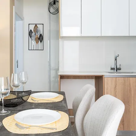 Jas Living - Chic Apts & Balconies In شقة *