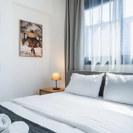 Jas Living - Chic Apts & Balconies In * 拉纳卡