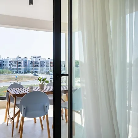 Jas Living - Chic Apts & Balconies In شقة *