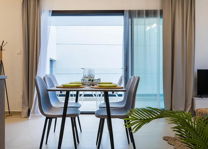 아파트 Jas Living - Chic Apts & Balconies In *