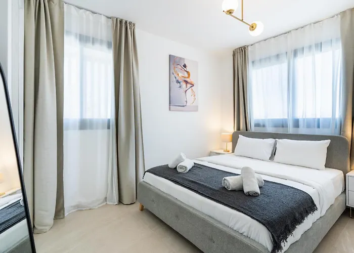 Jas Living - Chic Apts & Balconies In Apartmán