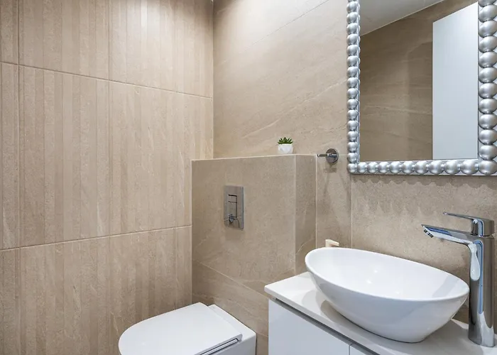 Jas Living - Chic Apts & Balconies In 아파트