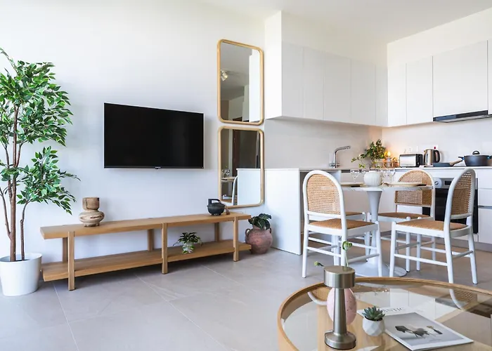 Jas Living - Chic Apts & Balconies In Apartmán *