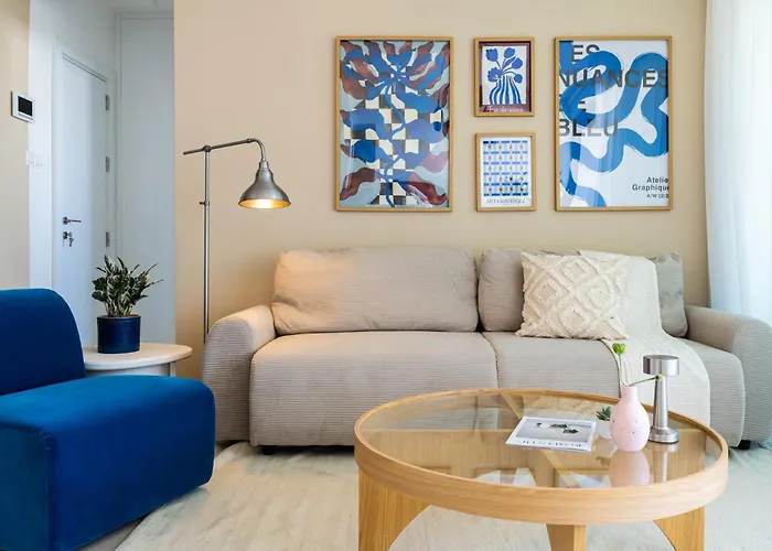 Jas Living - Chic Apts & Balconies In Apartmán Larnaca