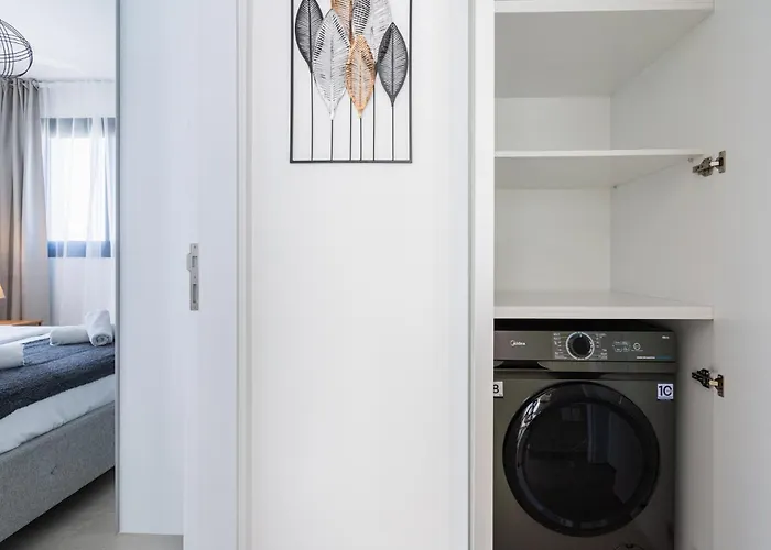 아파트 Jas Living - Chic Apts & Balconies In