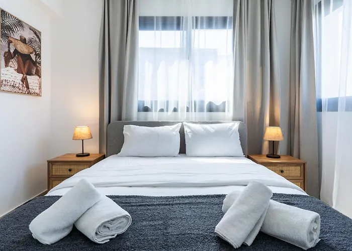 Jas Living - Chic Apts & Balconies In *