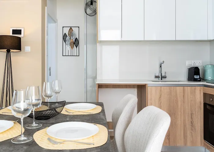 Jas Living - Chic Apts & Balconies In Apartmán *